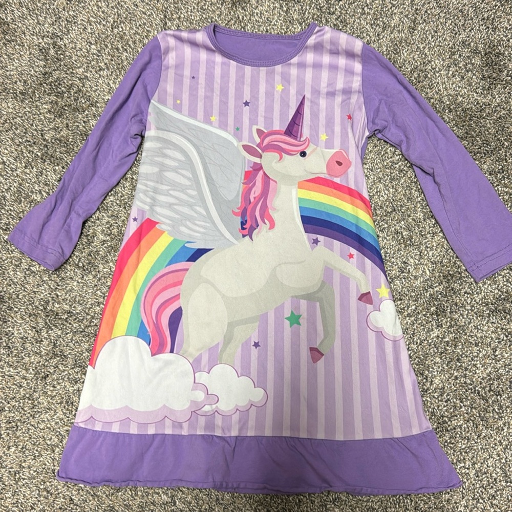 Great condition unicorn nightgown